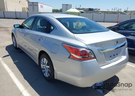 2015 Nissan Altima 2.5 S z USA, uszkodzony, nr VIN 1N4AL3AP1FC572698